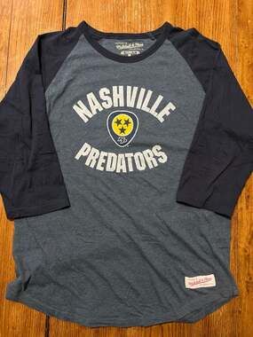 Mitchell & Ness Nashville Predators Men's Tailored Fit Raglan 3/4 Sleeve T-Shirt
